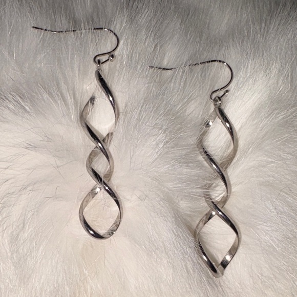Jewelry - NWOT Silver Twist Earrings